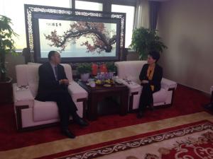 鄺遠平與河南省工商聯(lián)副主席、鄭州市工商聯(lián)主席薛景霞